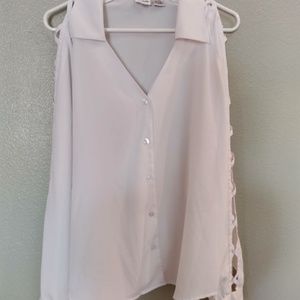 V-neck white blouse with open cross pattern L